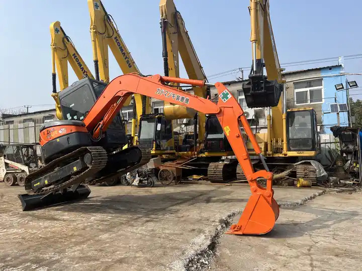 All original mini excavator hitachi used ZX55 ZX60 ZX70 small second hand excavator made in Japan - Kāpurķēžu ekskavators: foto 4 All original mini excavator hitachi used ZX55 ZX60 ZX70 small second hand excavator made in Japan - Kāpurķēžu ekskavators: foto 4