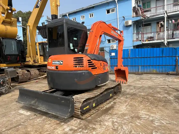 All original mini excavator hitachi used ZX55 ZX60 ZX70 small second hand excavator made in Japan - Kāpurķēžu ekskavators: foto 5 All original mini excavator hitachi used ZX55 ZX60 ZX70 small second hand excavator made in Japan - Kāpurķēžu ekskavators: foto 5