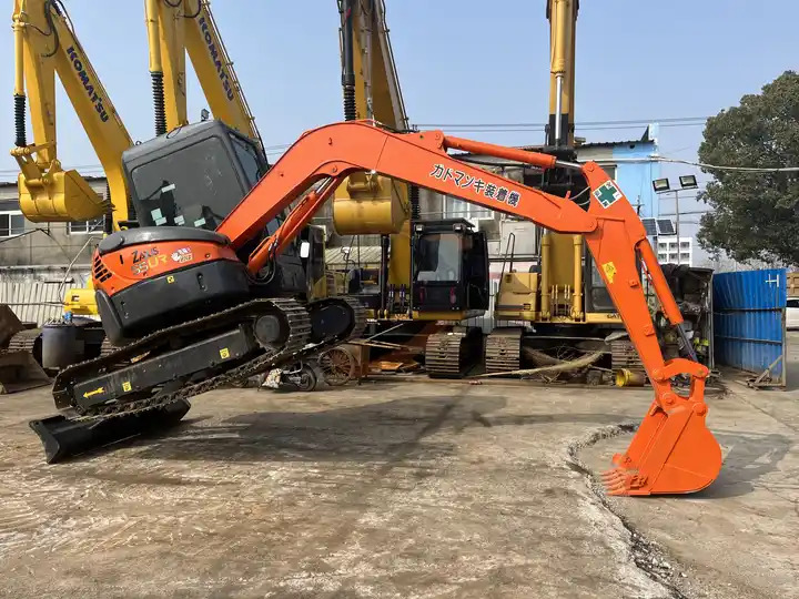 All original mini excavator hitachi used ZX55 ZX60 ZX70 small second hand excavator made in Japan - Kāpurķēžu ekskavators: foto 3 All original mini excavator hitachi used ZX55 ZX60 ZX70 small second hand excavator made in Japan - Kāpurķēžu ekskavators: foto 3