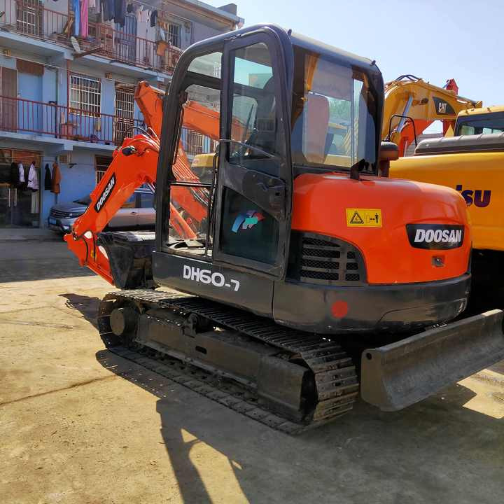 Awesome Performance Korea Imported Small Scale Used Doosan Dh60 Dh55 Dh150 Dx60 Dx225 Excavator - Kāpurķēžu ekskavators: foto 4 Awesome Performance Korea Imported Small Scale Used Doosan Dh60 Dh55 Dh150 Dx60 Dx225 Excavator - Kāpurķēžu ekskavators: foto 4