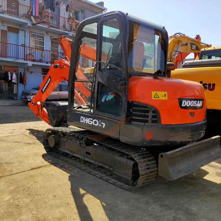Awesome Performance Korea Imported Small Scale Used Doosan Dh60 Dh55 Dh150 Dx60 Dx225 Excavator - Kāpurķēžu ekskavators: foto 3 Awesome Performance Korea Imported Small Scale Used Doosan Dh60 Dh55 Dh150 Dx60 Dx225 Excavator - Kāpurķēžu ekskavators: foto 3