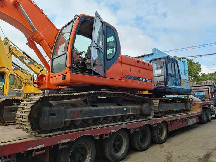 Awesome Performance Korea Imported Small Scale Used Doosan Dh60 Dh55 Dh150 Dx60 Dx225 Excavator in China - Kāpurķēžu ekskavators: foto 2 Awesome Performance Korea Imported Small Scale Used Doosan Dh60 Dh55 Dh150 Dx60 Dx225 Excavator in China - Kāpurķēžu ekskavators: foto 2