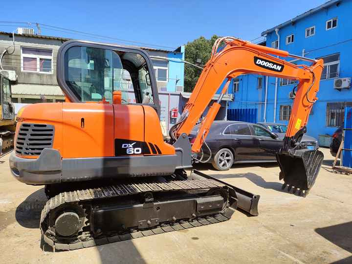 Kāpurķēžu ekskavators Awesome Performance Korea Imported Small Scale Used Doosan Dh60 Excavator in Shanghai: foto 6