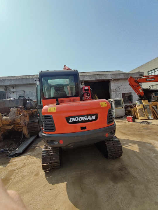 Kāpurķēžu ekskavators Awesome Performance Korea Imported Small Scale Used Doosan Dx60 Excavator in Shanghai good price: foto 6