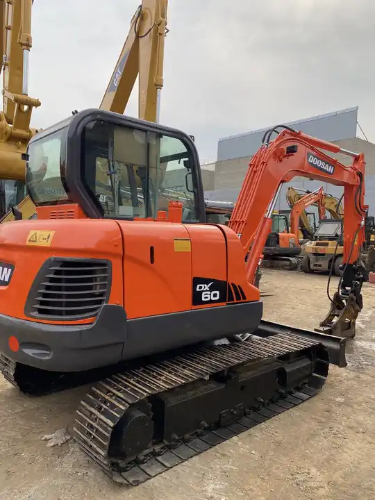 Best Price For 6t Mini Excavator,Small Excavating Machine Korea Doosan Used Excavators Doosan Dx60 For Sale In Shanghai - Kāpurķēžu ekskavators: foto 3 Best Price For 6t Mini Excavator,Small Excavating Machine Korea Doosan Used Excavators Doosan Dx60 For Sale In Shanghai - Kāpurķēžu ekskavators: foto 3