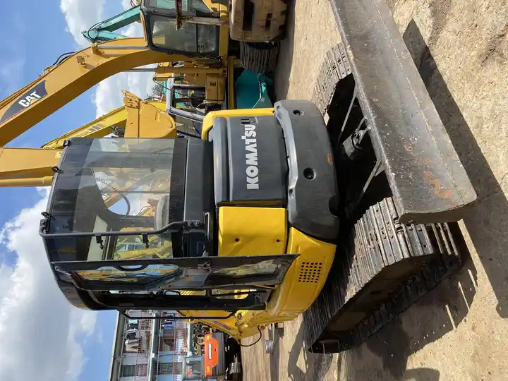 Best-selling Japan Original Second Hand Earth-moving Machinery Cheap Mini Used Komatsu Pc55mr Excavator in Shanghai - Kāpurķēžu ekskavators: foto 5 Best-selling Japan Original Second Hand Earth-moving Machinery Cheap Mini Used Komatsu Pc55mr Excavator in Shanghai - Kāpurķēžu ekskavators: foto 5