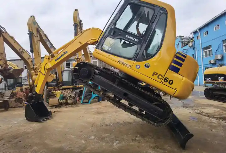 Best-selling Original Japan Small-scale Used Digger Excellent Condition Second Hand Komatsu Pc60-7 Crawler Excavator - Kāpurķēžu ekskavators: foto 4 Best-selling Original Japan Small-scale Used Digger Excellent Condition Second Hand Komatsu Pc60-7 Crawler Excavator - Kāpurķēžu ekskavators: foto 4