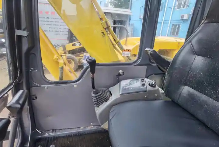 Best-selling Original Japan Small-scale Used Digger Excellent Condition Second Hand Komatsu Pc60-7 Crawler Excavator - Kāpurķēžu ekskavators: foto 3 Best-selling Original Japan Small-scale Used Digger Excellent Condition Second Hand Komatsu Pc60-7 Crawler Excavator - Kāpurķēžu ekskavators: foto 3