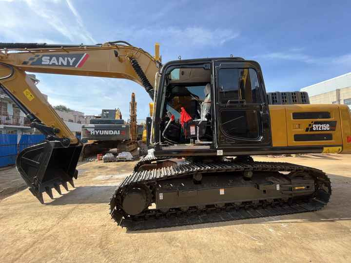 China brands good quality second-hand Sany SY215C excavator hydraulic crawler 21ton used sany 215 excavator - Kāpurķēžu ekskavators: foto 3 China brands good quality second-hand Sany SY215C excavator hydraulic crawler 21ton used sany 215 excavator - Kāpurķēžu ekskavators: foto 3