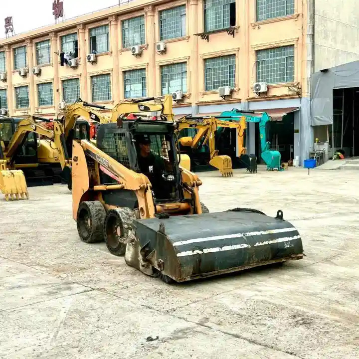 Construction Mini Equipment Case 420 Skid Steer Loader for Sale - Kompaktiekrāvējs: foto 1 Construction Mini Equipment Case 420 Skid Steer Loader for Sale - Kompaktiekrāvējs: foto 1