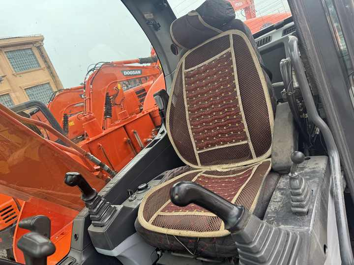 Kāpurķēžu ekskavators Doosan DX75-9C Used Excavator Crawler Second Hand Korean Engine DX75-9C Small Digger for Home or Farm: foto 6