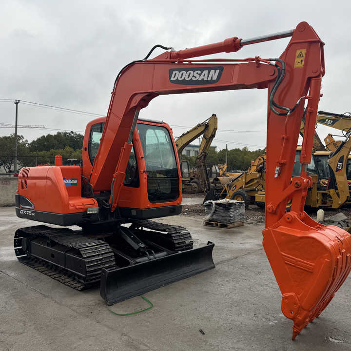 Doosan DX75-9C Used Excavator Crawler Second Hand Korean Engine DX75-9C Small Digger for Home or Farm - Kāpurķēžu ekskavators: foto 1 Doosan DX75-9C Used Excavator Crawler Second Hand Korean Engine DX75-9C Small Digger for Home or Farm - Kāpurķēžu ekskavators: foto 1