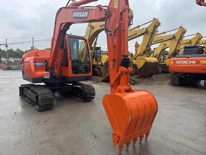 Doosan DX75-9C Used Excavator Crawler Second Hand Korean Engine DX75-9C Small Digger for Home or Farm - Kāpurķēžu ekskavators: foto 3 Doosan DX75-9C Used Excavator Crawler Second Hand Korean Engine DX75-9C Small Digger for Home or Farm - Kāpurķēžu ekskavators: foto 3
