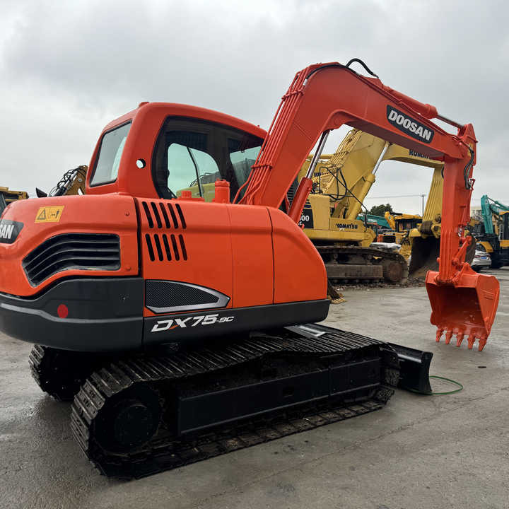 Doosan DX75-9C Used Excavator Crawler Second Hand Korean Engine DX75-9C Small Digger for Home or Farm - Kāpurķēžu ekskavators: foto 1 Doosan DX75-9C Used Excavator Crawler Second Hand Korean Engine DX75-9C Small Digger for Home or Farm - Kāpurķēžu ekskavators: foto 1