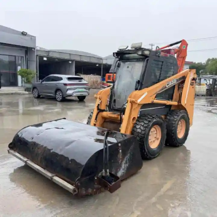 Factory Price case 420 Mini Skid Steer Loader Free After Sale 420 430 440 Mini Skid Steer Loader with Brand Engine - Kompaktiekrāvējs: foto 2 Factory Price case 420 Mini Skid Steer Loader Free After Sale 420 430 440 Mini Skid Steer Loader with Brand Engine - Kompaktiekrāvējs: foto 2