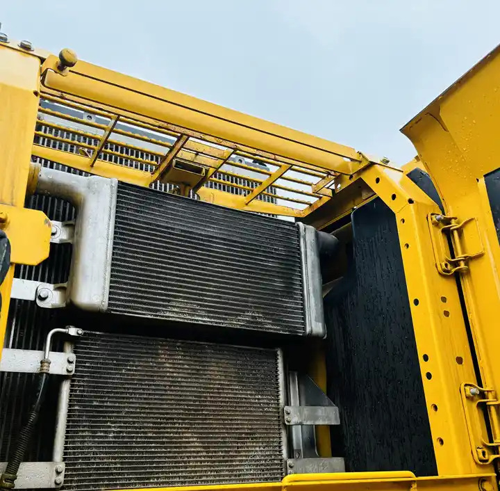 Favorable Price Japan Original Good Working Condition Used Komatsu Pc300-7 Tracked Excavator In Shanghai - Kāpurķēžu ekskavators: foto 2 Favorable Price Japan Original Good Working Condition Used Komatsu Pc300-7 Tracked Excavator In Shanghai - Kāpurķēžu ekskavators: foto 2
