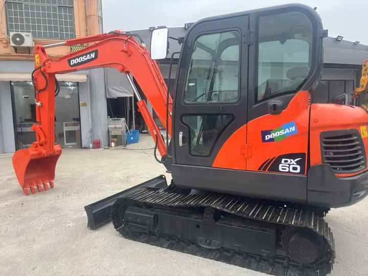 High Quality Hot Selling 6ton Second Hand Excavator Machine Mini Small Excavator DX60-9C Used Doosan Excavator for Sale DX60 - Ekskavators: foto 3 High Quality Hot Selling 6ton Second Hand Excavator Machine Mini Small Excavator DX60-9C Used Doosan Excavator for Sale DX60 - Ekskavators: foto 3