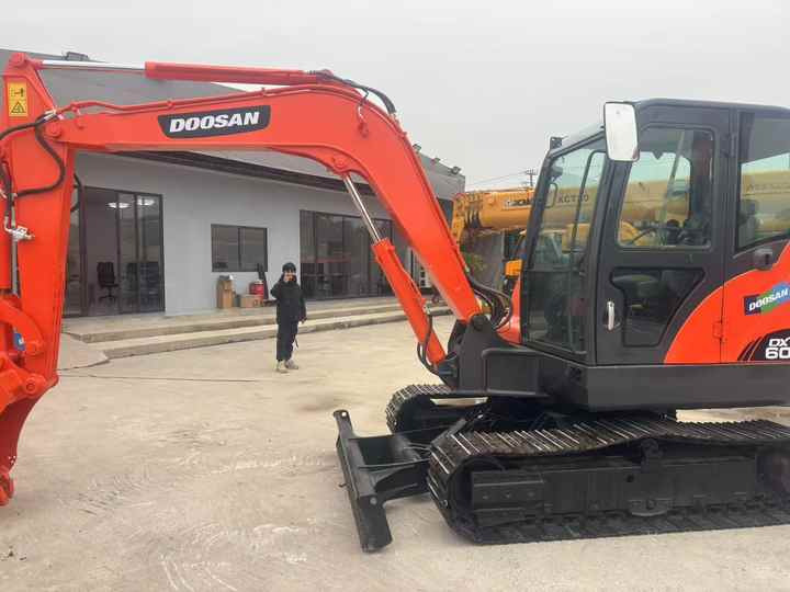 High Quality Hot Selling 6ton Second Hand Excavator Machine Mini Small Excavator DX60-9C Used Doosan Excavator for Sale DX60 - Ekskavators: foto 4 High Quality Hot Selling 6ton Second Hand Excavator Machine Mini Small Excavator DX60-9C Used Doosan Excavator for Sale DX60 - Ekskavators: foto 4