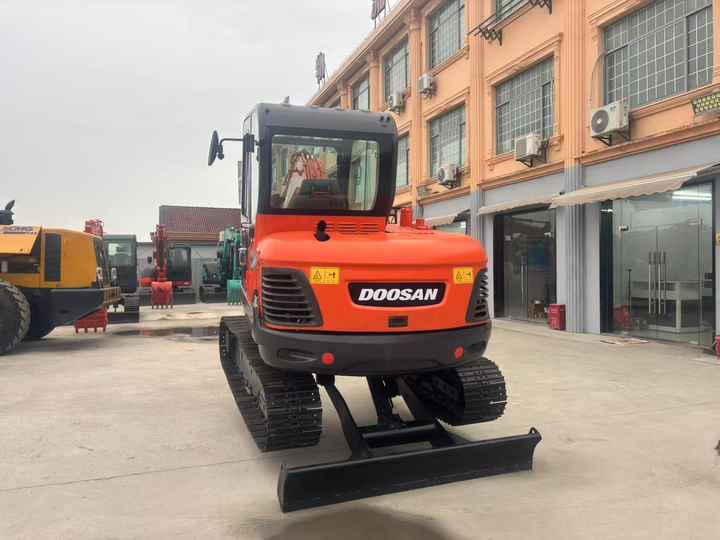 High Quality Hot Selling 6ton Second Hand Excavator Machine Mini Small Excavator DX60-9C Used Doosan Excavator for Sale DX60 - Ekskavators: foto 2 High Quality Hot Selling 6ton Second Hand Excavator Machine Mini Small Excavator DX60-9C Used Doosan Excavator for Sale DX60 - Ekskavators: foto 2