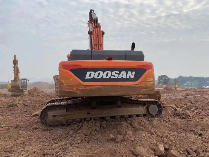 High Quality Second Hand Doosan Dx420 Excavator,Efficient,Energy-saving,And Suitable For Crushing Used Hand Excavators - Kāpurķēžu ekskavators: foto 2 High Quality Second Hand Doosan Dx420 Excavator,Efficient,Energy-saving,And Suitable For Crushing Used Hand Excavators - Kāpurķēžu ekskavators: foto 2