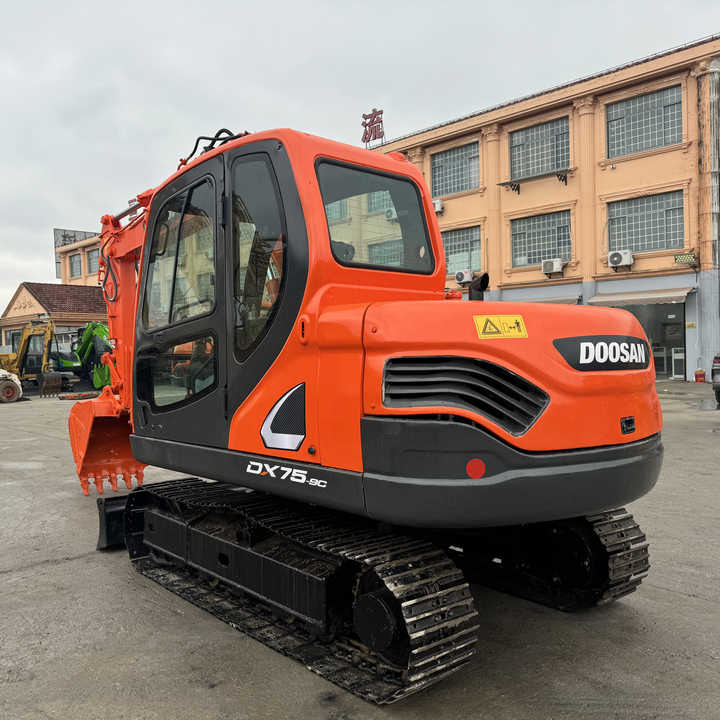 Hot Sale Used Doosan DX75-9C Excavator Doosan 7.5 Ton Crawler Digger Original Equipment - Kāpurķēžu ekskavators: foto 1 Hot Sale Used Doosan DX75-9C Excavator Doosan 7.5 Ton Crawler Digger Original Equipment - Kāpurķēžu ekskavators: foto 1