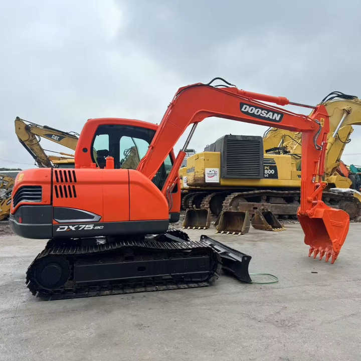 Hot Sale Used Doosan DX75-9C Excavator Doosan 7.5 Ton Crawler Digger Original Equipment - Kāpurķēžu ekskavators: foto 1 Hot Sale Used Doosan DX75-9C Excavator Doosan 7.5 Ton Crawler Digger Original Equipment - Kāpurķēžu ekskavators: foto 1