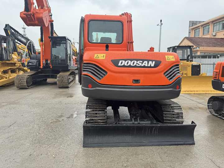 Hot Sale Used Doosan DX75-9C Excavator Doosan 7.5 Ton Crawler Digger Original Equipment - Kāpurķēžu ekskavators: foto 3 Hot Sale Used Doosan DX75-9C Excavator Doosan 7.5 Ton Crawler Digger Original Equipment - Kāpurķēžu ekskavators: foto 3