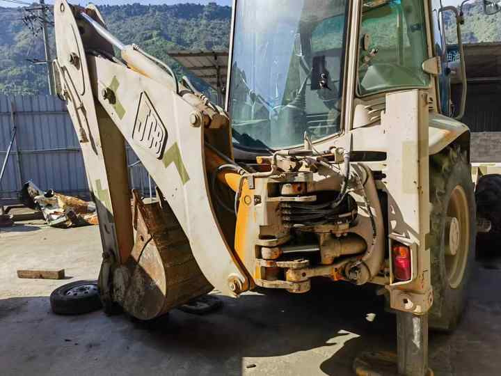 Hot sale Backhoe loader JCB 3CX 4*4 tlb loader UKmade, used cheap JCB 3CX retro loader and digger in good condition - Ekskavators-iekrāvējs: foto 4 Hot sale Backhoe loader JCB 3CX 4*4 tlb loader UKmade, used cheap JCB 3CX retro loader and digger in good condition - Ekskavators-iekrāvējs: foto 4
