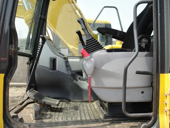 Hot sale low price Komatsu PC130-7 medium used machine hydraulic crawler backhoe digger 13ton used excavators - Kāpurķēžu ekskavators: foto 4 Hot sale low price Komatsu PC130-7 medium used machine hydraulic crawler backhoe digger 13ton used excavators - Kāpurķēžu ekskavators: foto 4