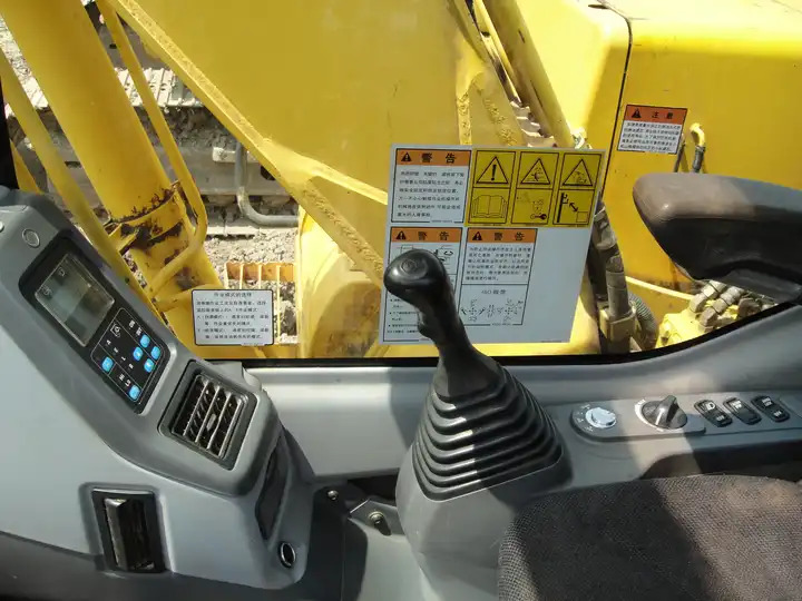 Hot sale low price Komatsu PC130-7 medium used machine hydraulic crawler backhoe digger 13ton used excavators - Kāpurķēžu ekskavators: foto 5 Hot sale low price Komatsu PC130-7 medium used machine hydraulic crawler backhoe digger 13ton used excavators - Kāpurķēžu ekskavators: foto 5