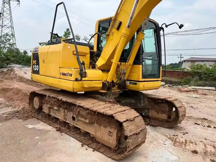 Hot sale used komatsu medium excavator PC130-7 /KOMATSU 130-7/ used japanese komatsu excavator 13 ton līzingu Hot sale used komatsu medium excavator PC130-7 /KOMATSU 130-7/ used japanese komatsu excavator 13 ton: foto 6