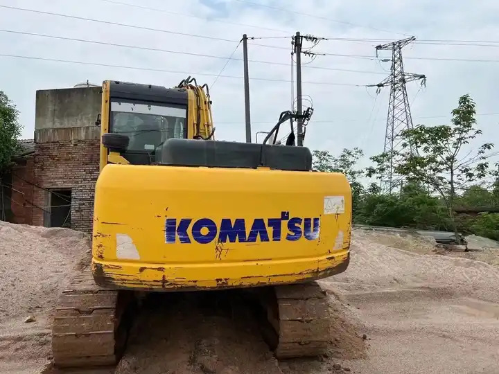 Hot sale used komatsu medium excavator PC130-7 /KOMATSU 130-7/ used japanese komatsu excavator 13 ton līzingu Hot sale used komatsu medium excavator PC130-7 /KOMATSU 130-7/ used japanese komatsu excavator 13 ton: foto 7