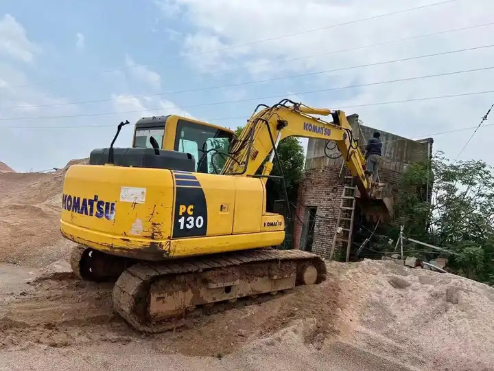 Hot sale used komatsu medium excavator PC130-7 /KOMATSU 130-7/ used japanese komatsu excavator 13 ton - Kāpurķēžu ekskavators: foto 4 Hot sale used komatsu medium excavator PC130-7 /KOMATSU 130-7/ used japanese komatsu excavator 13 ton - Kāpurķēžu ekskavators: foto 4