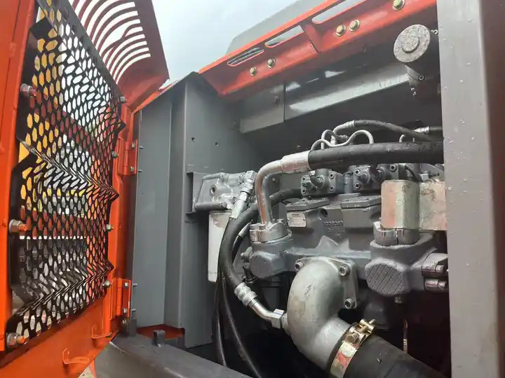 Japan Used Excavator 20ton Hitachi Excavator zx200-3G - Kāpurķēžu ekskavators: foto 5 Japan Used Excavator 20ton Hitachi Excavator zx200-3G - Kāpurķēžu ekskavators: foto 5