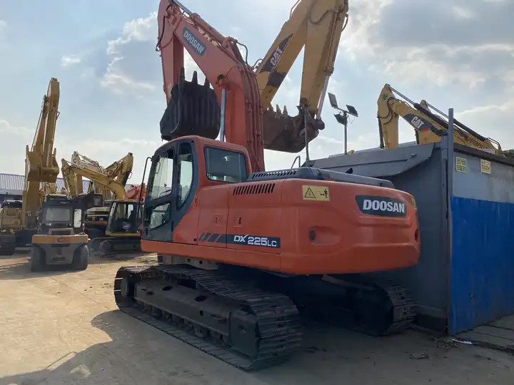 Korea Used Excavator 20ton Doosan Dx225 Dx220 Dx200 Hydraulic Crawler Second Hand Doosan 20ton 22ton Excavator - Ekskavators: foto 4 Korea Used Excavator 20ton Doosan Dx225 Dx220 Dx200 Hydraulic Crawler Second Hand Doosan 20ton 22ton Excavator - Ekskavators: foto 4