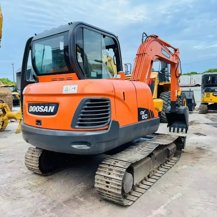 Nice Performance 6t Small Used Excavator,Original Korea Doosan Used Excavators Doosan Dx60 For Sale In Shanghai - Kāpurķēžu ekskavators: foto 2 Nice Performance 6t Small Used Excavator,Original Korea Doosan Used Excavators Doosan Dx60 For Sale In Shanghai - Kāpurķēžu ekskavators: foto 2