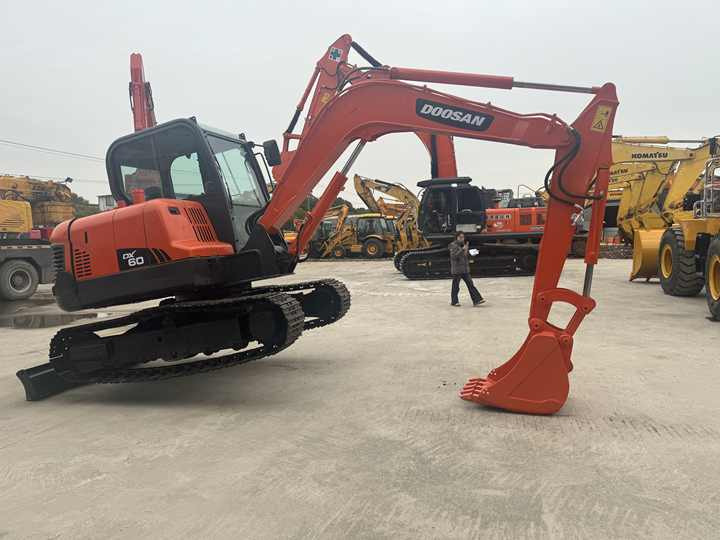 Nice Performance 6t Small Used Excavator,Original Korea Doosan Used Excavators Doosan Dx60 for Sale - Kāpurķēžu ekskavators: foto 3 Nice Performance 6t Small Used Excavator,Original Korea Doosan Used Excavators Doosan Dx60 for Sale - Kāpurķēžu ekskavators: foto 3
