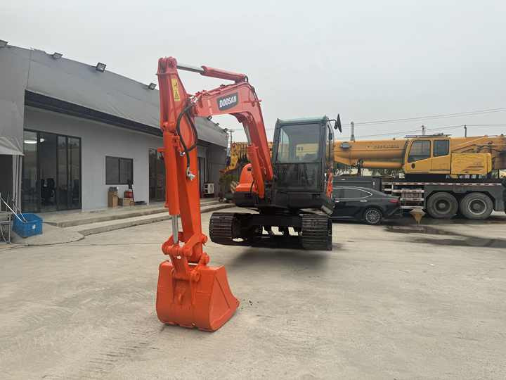 Nice Performance 6t Small Used Excavator,Original Korea Doosan Used Excavators Doosan Dx60 for Sale - Kāpurķēžu ekskavators: foto 2 Nice Performance 6t Small Used Excavator,Original Korea Doosan Used Excavators Doosan Dx60 for Sale - Kāpurķēžu ekskavators: foto 2