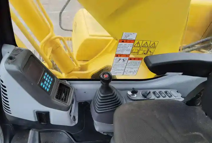 Original Color Japan Imported Efficient Energy Used Komatsu Pc300-7 Hydraulic Crawler Excavator In Shanghai - Kāpurķēžu ekskavators: foto 4 Original Color Japan Imported Efficient Energy Used Komatsu Pc300-7 Hydraulic Crawler Excavator In Shanghai - Kāpurķēžu ekskavators: foto 4