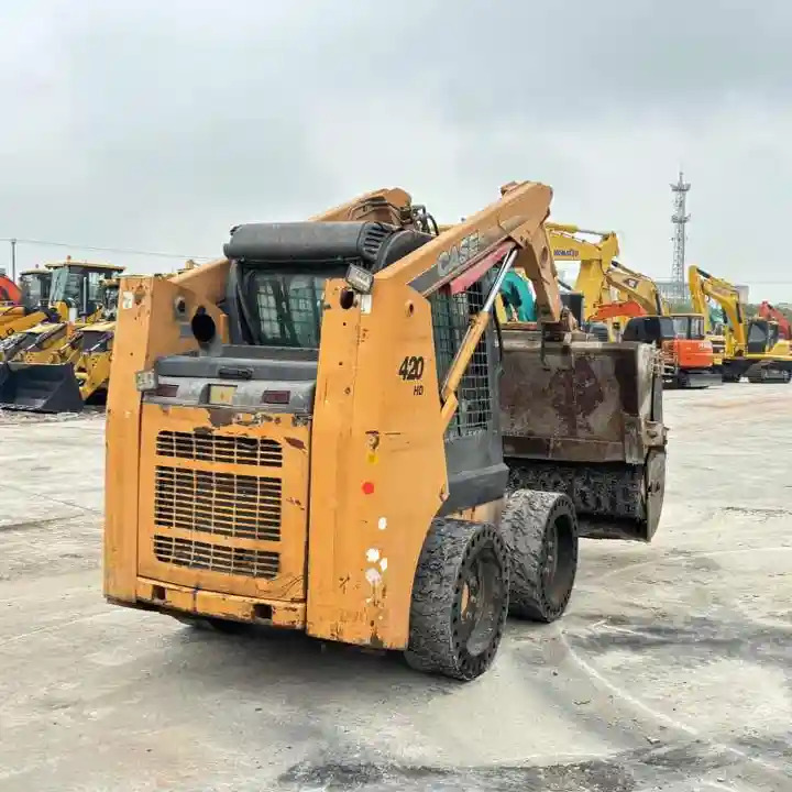 Original Second hand CASE skid steer loader 420 for sale compact skid steers loaders 440 430 420 in stock - Kompaktiekrāvējs: foto 4 Original Second hand CASE skid steer loader 420 for sale compact skid steers loaders 440 430 420 in stock - Kompaktiekrāvējs: foto 4