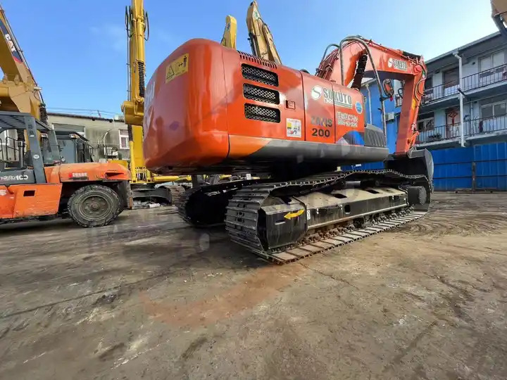 Second Hand Hitachi Zaxis 200 Excavator 20 Ton Japan Brand Used Hitachi Zx200-5g Crawler Digger For Sale - Kāpurķēžu ekskavators: foto 3 Second Hand Hitachi Zaxis 200 Excavator 20 Ton Japan Brand Used Hitachi Zx200-5g Crawler Digger For Sale - Kāpurķēžu ekskavators: foto 3
