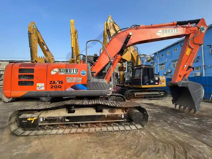 Second Hand Hitachi Zaxis 200 Excavator 20 Ton Japan Brand Used Hitachi Zx200-5g Crawler Digger For Sale - Kāpurķēžu ekskavators: foto 4 Second Hand Hitachi Zaxis 200 Excavator 20 Ton Japan Brand Used Hitachi Zx200-5g Crawler Digger For Sale - Kāpurķēžu ekskavators: foto 4