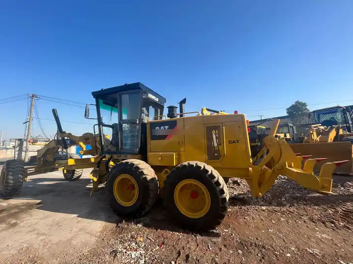 Second hand Caterpillar motor Grader CAT 140K for sale, used CAT 140G 140H 140K in good condition - Greiders: foto 5 Second hand Caterpillar motor Grader CAT 140K for sale, used CAT 140G 140H 140K in good condition - Greiders: foto 5