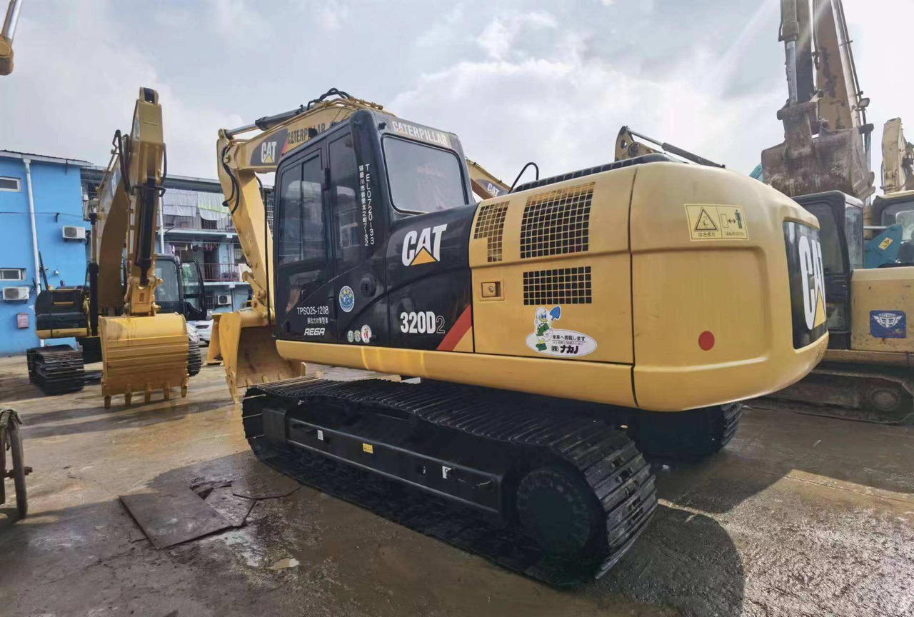 Used CAT 320 320B 320C 320D Excavator with bucket for excavator - Kāpurķēžu ekskavators: foto 3 Used CAT 320 320B 320C 320D Excavator with bucket for excavator - Kāpurķēžu ekskavators: foto 3