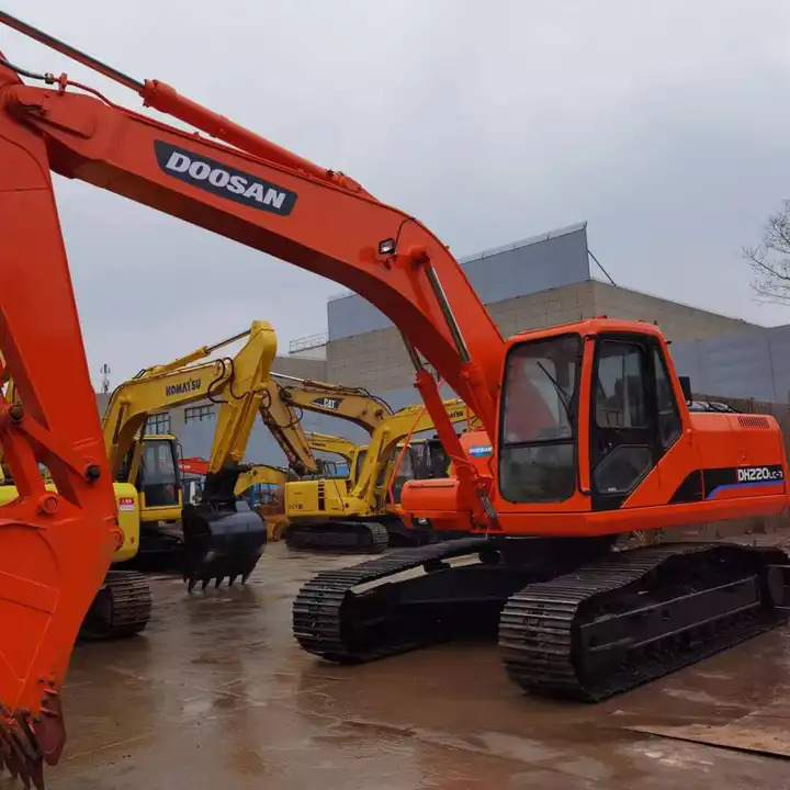 Used Doosan DH220-7 excavator on sale with manual engine made in Korea - Kāpurķēžu ekskavators: foto 1 Used Doosan DH220-7 excavator on sale with manual engine made in Korea - Kāpurķēžu ekskavators: foto 1