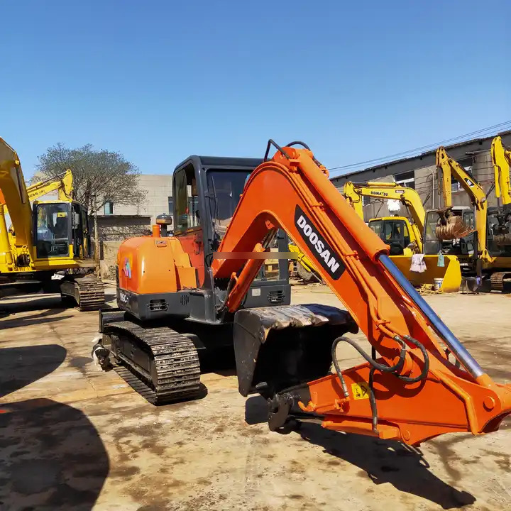 Used Doosan Machinery for Sale Mini excavator DH55-V DH60-7 for sale Fast Delivery Competitive Price Digger Hydraulic Excavator - Kāpurķēžu ekskavators: foto 3 Used Doosan Machinery for Sale Mini excavator DH55-V DH60-7 for sale Fast Delivery Competitive Price Digger Hydraulic Excavator - Kāpurķēžu ekskavators: foto 3