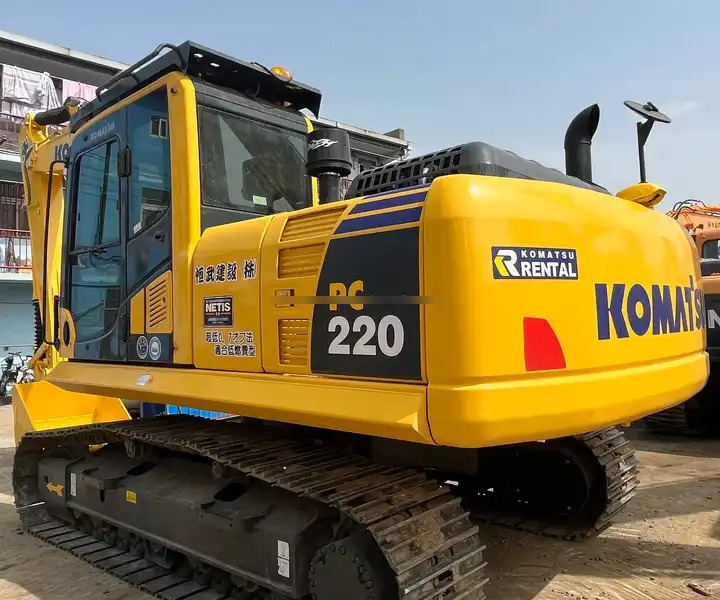 Used KOMATSU PC200-8 digger ,20ton komatsu pc200-8 excavator,komatsu pc200 original japan surplus in good condition - Kāpurķēžu ekskavators: foto 1 Used KOMATSU PC200-8 digger ,20ton komatsu pc200-8 excavator,komatsu pc200 original japan surplus in good condition - Kāpurķēžu ekskavators: foto 1