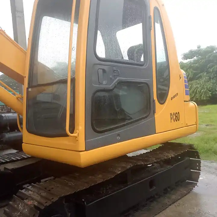 Used Komatsu PC56 PC60 PC70 PC120-6 PC130-7 PC200 PC220 Crawler Excavator - Ekskavators: foto 1 Used Komatsu PC56 PC60 PC70 PC120-6 PC130-7 PC200 PC220 Crawler Excavator - Ekskavators: foto 1