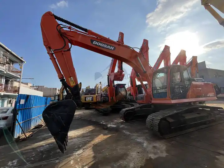 Used Machinery Doosan300 dx300lc Hydraulic Crawler Backhoe Digger 30ton Used Excavator Doosan DX300LC - Kāpurķēžu ekskavators: foto 3 Used Machinery Doosan300 dx300lc Hydraulic Crawler Backhoe Digger 30ton Used Excavator Doosan DX300LC - Kāpurķēžu ekskavators: foto 3