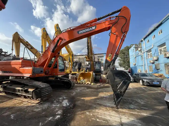 Used Machinery Doosan300 dx300lc Hydraulic Crawler Backhoe Digger 30ton Used Excavator Doosan DX300LC - Kāpurķēžu ekskavators: foto 4 Used Machinery Doosan300 dx300lc Hydraulic Crawler Backhoe Digger 30ton Used Excavator Doosan DX300LC - Kāpurķēžu ekskavators: foto 4